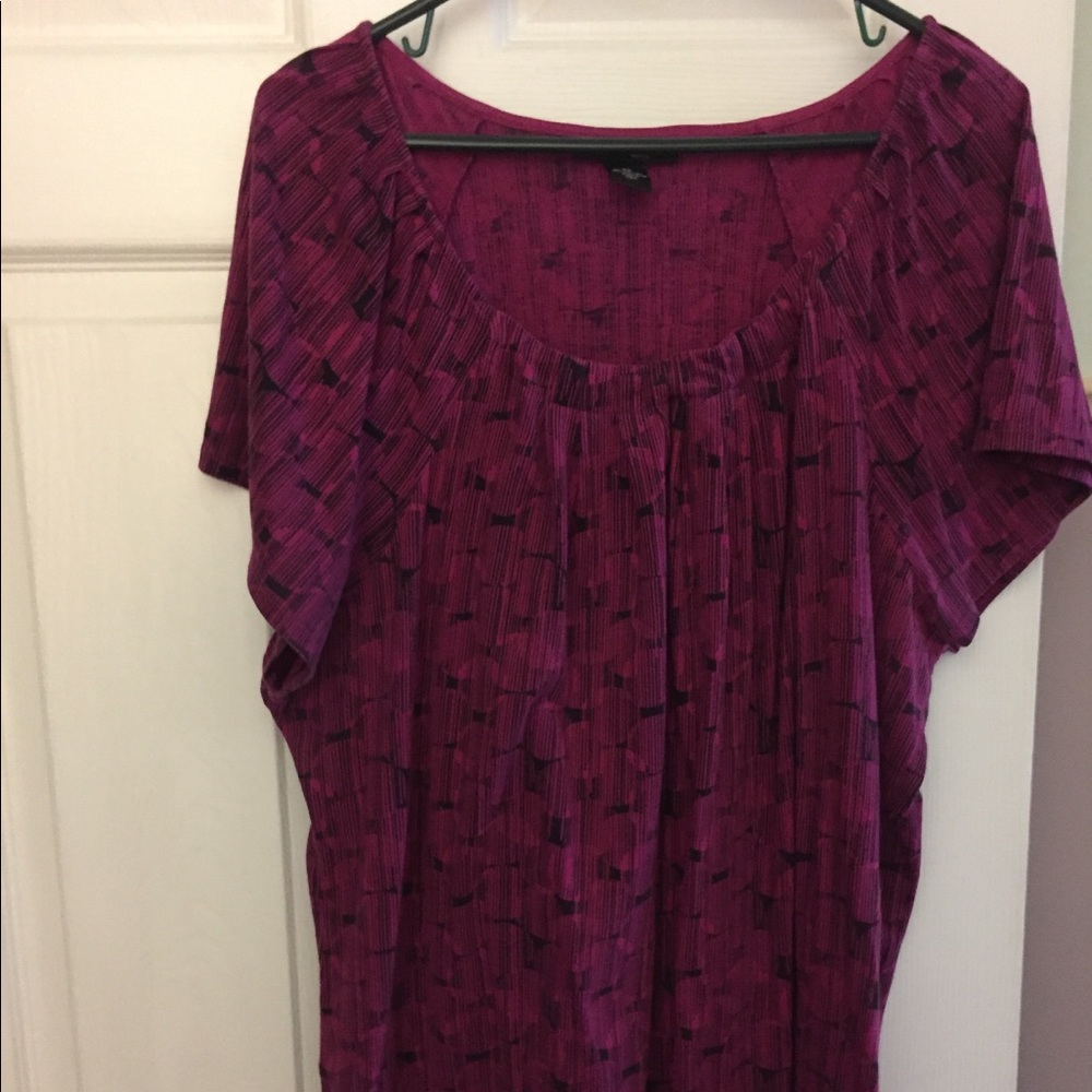 Short sleeved top